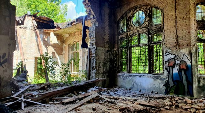 Beelitz-Heilstätten, moderner Lost Place, Pfade in den Baumkronen und Baustellen Besichtigung