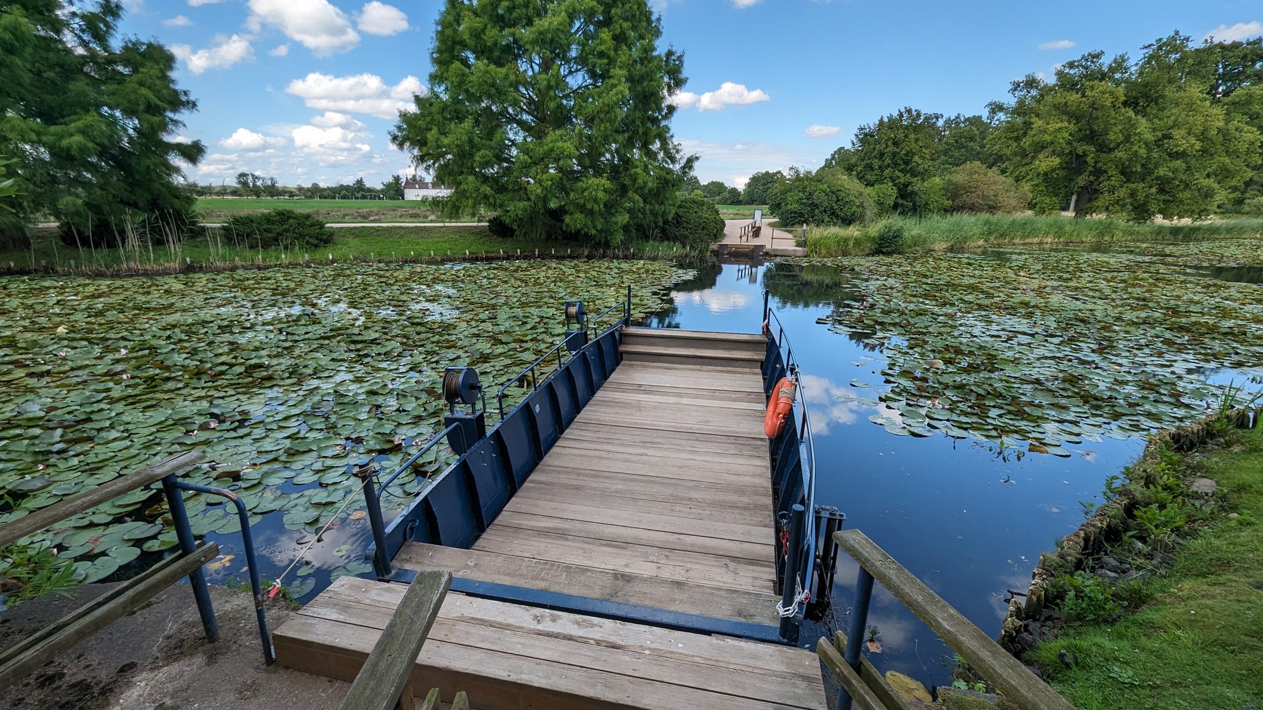 Gartenreich. Eine der vielen Besucherfähren