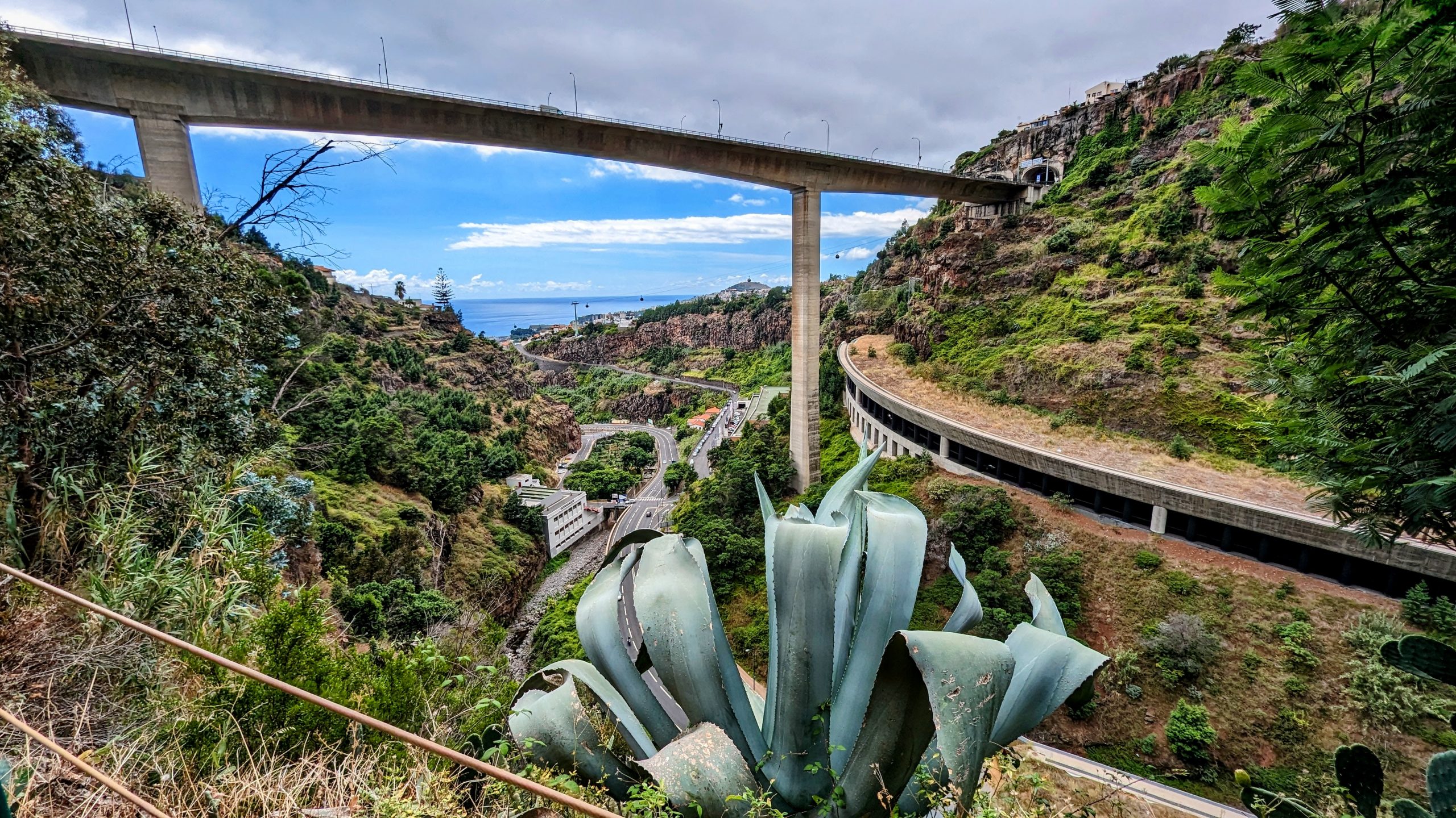 Madeira Wanderung: Bom Sucesso - der halbe Weg ist geschafft - im Album Großansichten