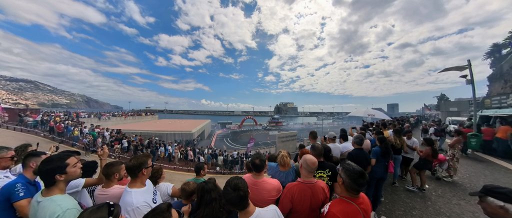 Madeira. Funchal. Das Nini Andrade Silva Design Centre und das verlassene Forte Sao José 7 Immer noch heult und qualmt die „Drift Município Do Funchal“