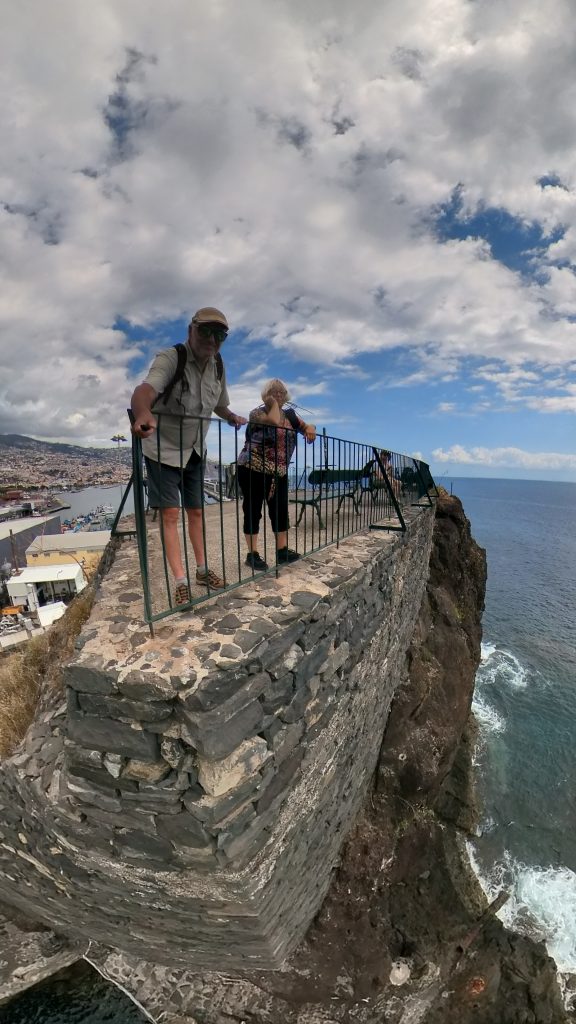 Madeira. Funchal. Das Nini Andrade Silva Design Centre und das verlassene Forte Sao José 4 Ausblicken vom dem Forte de Sao José