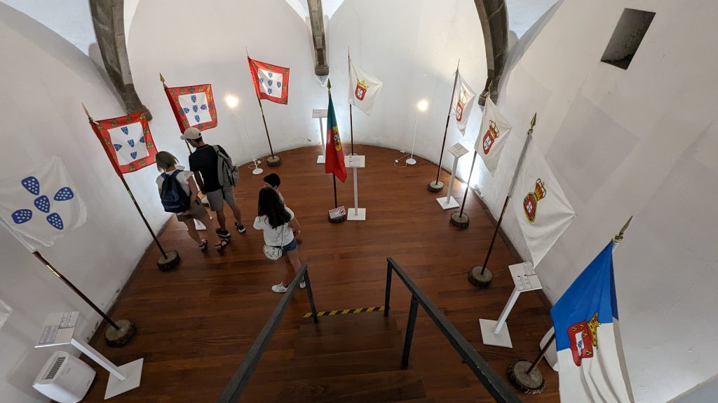 Militärgeschichte in bunten Fahnen