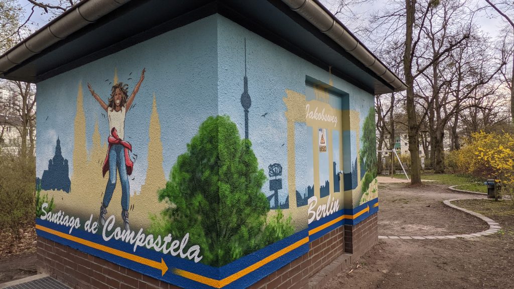 Eine weitere „dezente“ Jakobsweg-Werbung – gesehen in Steglitz