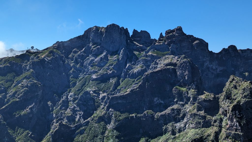 Da ist ja der Gipfel! Auf den Pico Ruivo - Madeiras höchsten Berg 2 Ruivo - Blaue Berge