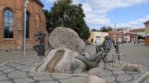 Auf dem Oderbruchbahn-Radweg - 120 km von Wriezen nach Fürstenwalde 6 Brunnen in Wriezen