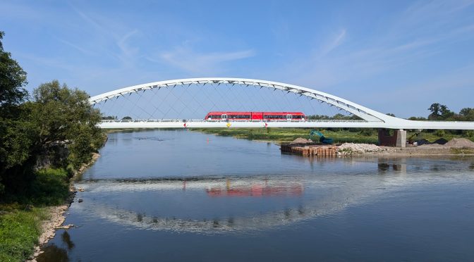 Juli 2024. Die neue Oder-Eisenbahnbrücke bei Küstrin ist freigegeben