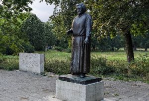 Clara Zetkin Statue