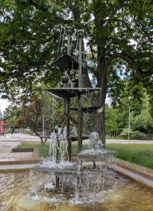 Chemnitz Der Klapperbrunnen am Busbahnhof