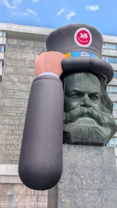 Chemnitz Tag 1: Zwischen Bronzegiganten, Zylindern und Industriekultur 2 Chemnitz Marx mit Hut