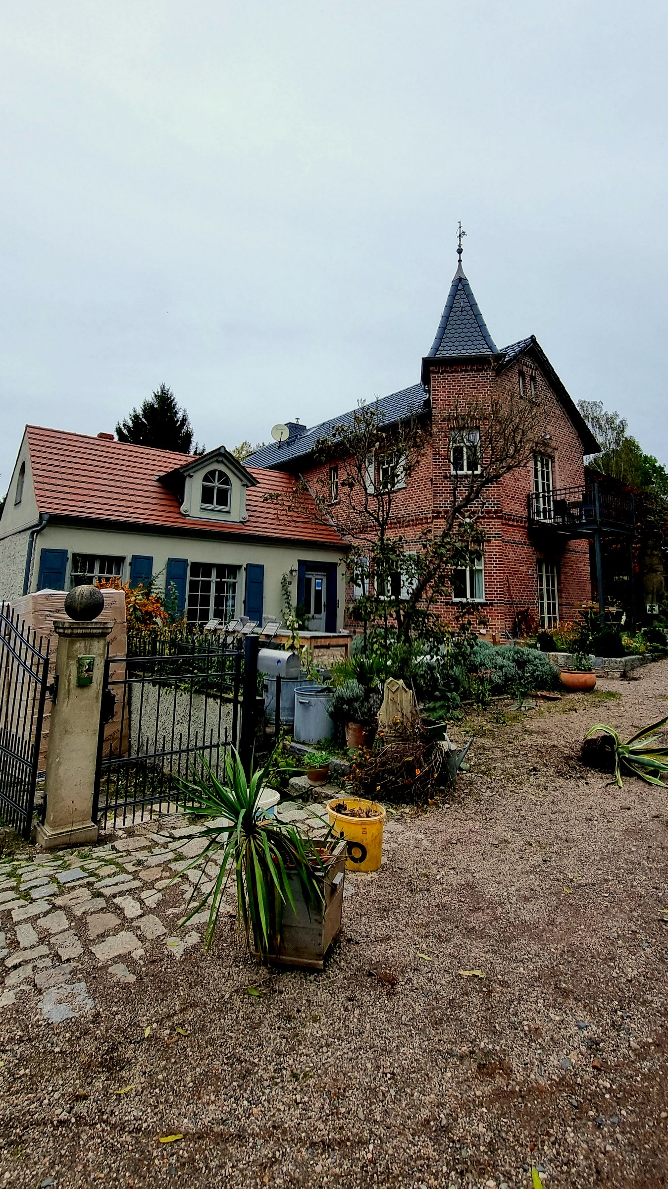 Imposante Bauten an der Hermannsmühle