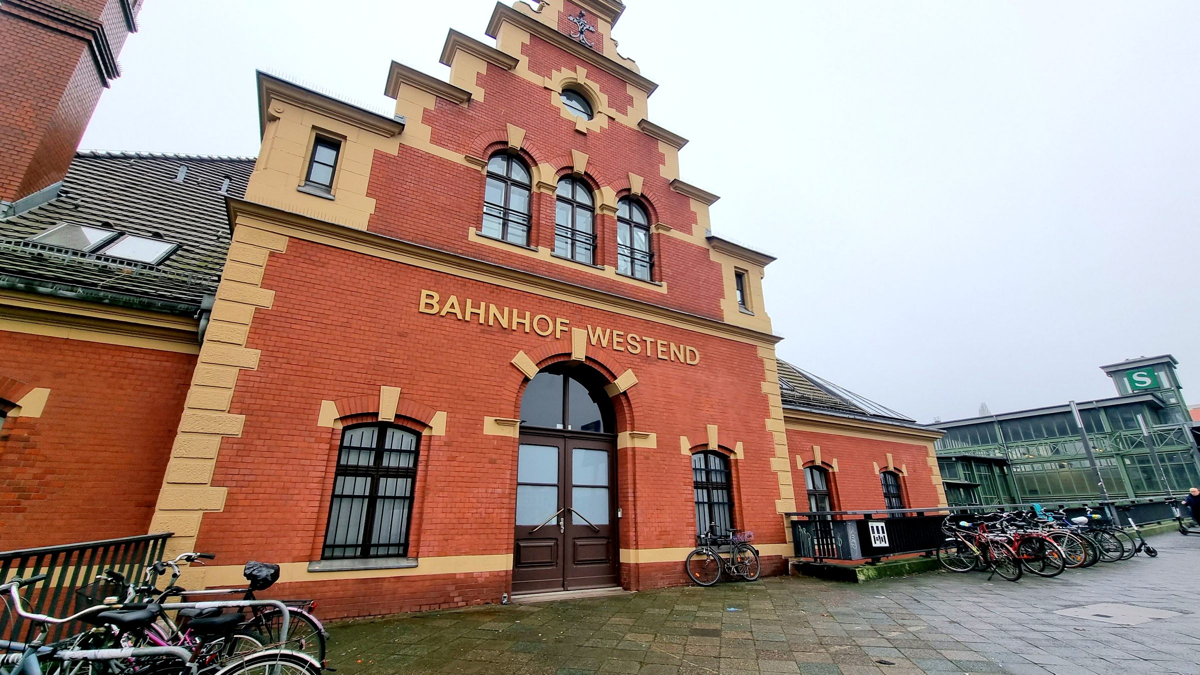 S-Bahnhof Westend