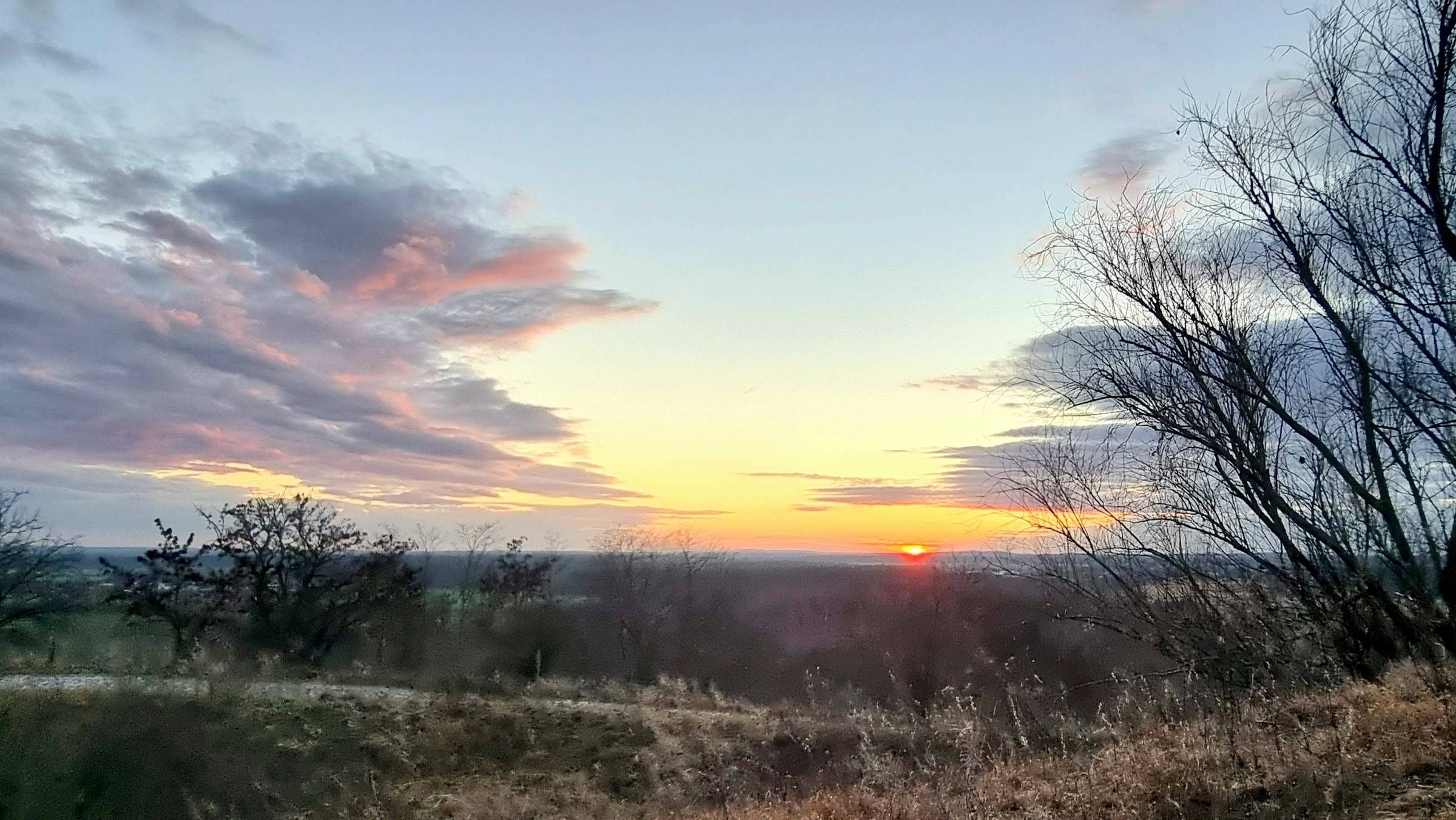 Die Sonne verschwindet hinter dem Hörizont