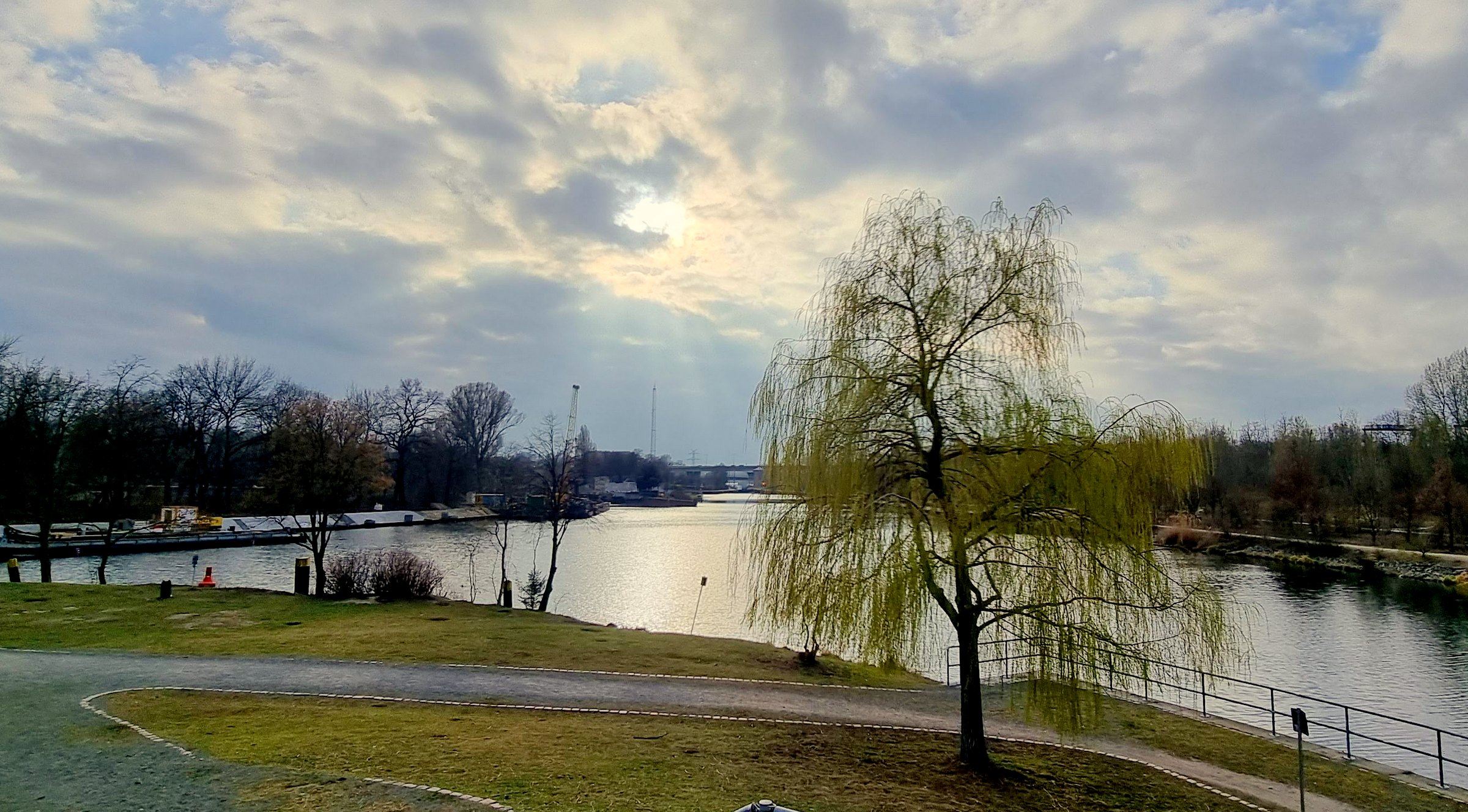 Spree und Schleusenkanal am Tegeler Weg