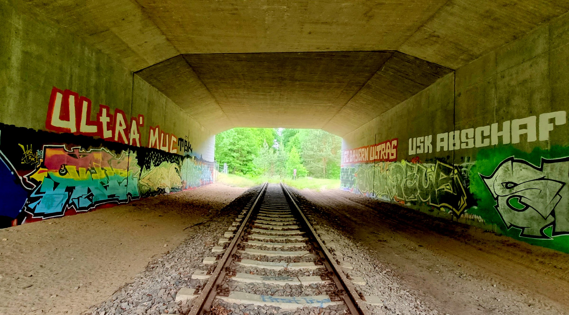 Unterführung unter der Autobahn