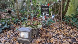 Grunewald Friedhof Nicos Grab