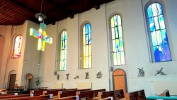 Die kunstvollen Fenster im Lichtspiel, Heilige Dreifaltigkeit Brandenburg