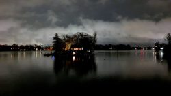 Der kleine Wall an der Spandauer Seebrücke in der Havel, Heilig Abend 2020