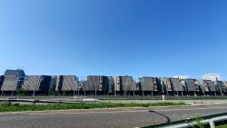 Wanderweg an der Autobahn entlang