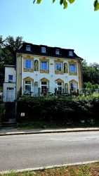 Strandhotel Buckow gegenüber des Strandbades