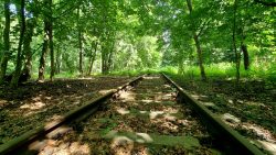 Bahngleise die ins Nichts führen