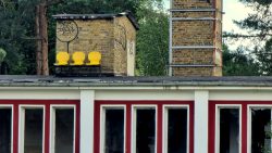 Stühle auf dem Dach