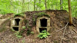 Seitenansicht Kirchenruine, meterdicke Mauern