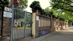 Eingang zur Zwölf-Apostel-Kirchhof, leider verschlossen