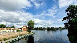 Blick von der Grünauer Brücke auf den Teltowkanal