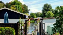 Laubengänge bis zur Dahme, gegenüber die Rohrwall-Insel