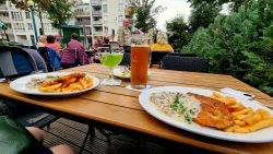 Schnitzel satt im Restaurant Bräustübl, Friedrichshagen