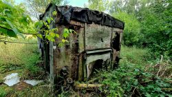 Ein Bahncontainer fällt in sich zusammen