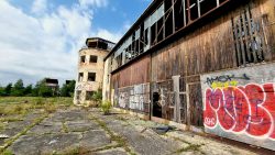 Der Tower und ein paar Hallen