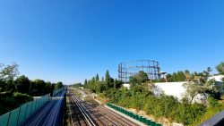 Von der S-Bahn-Brücke mit Blick auf das alte Gaswerk Mariendorf