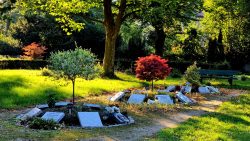 Interessante Grabanordung auf dem Ev. Luther Friedhof