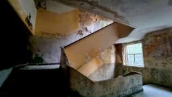 Großzügige Treppenaufgänge