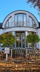 Eine futuristische Villa nähe Konradshöhe