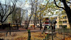 Durch die Hochhausschluchten in Hohenschönhausen