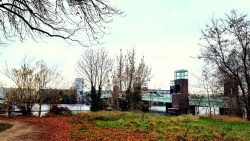 Die Spandauer Seebrücke vom Ufer aus