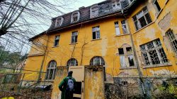 Der dunkle Tunnel ins Innere