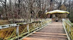Aussichtsbrücke am Flughafensee