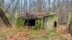 Am Militärgelände, Bunkereingang?