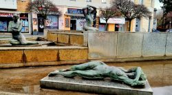 Brunnen mit 3 Akten am Franz-Neumann-Platz
