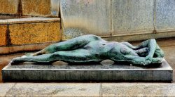 Akt am Franz-Neumann-Platz