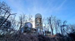 Die Abhörstation auf dem Teufelsberg fast erreicht
