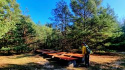 Merkwürdig verschlossene Zugänge, vielleicht ein Treibstofflager