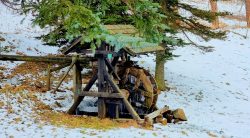 aus der Nähe, direkt an der Hauptstraße