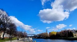 An der Havel, direkt hinter dem Rathaus Spandau