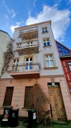 Altes Haus im Kolk, wunderschön bemalt