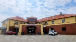 Hotel Bastion, gleich hinter der Grenze