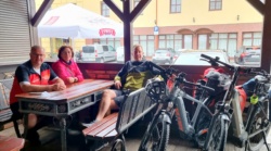 Bekanntschaft am Morgen, coole Truppe